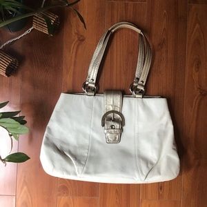 Coach leather shoulder bag cream and silver